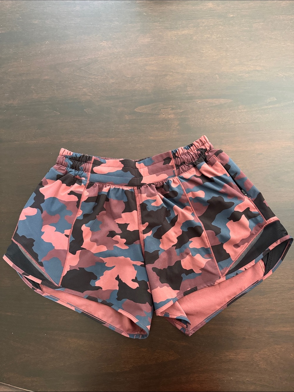 LULULEMON Brown Blue Camp Hotty Hot Shorts 6/S